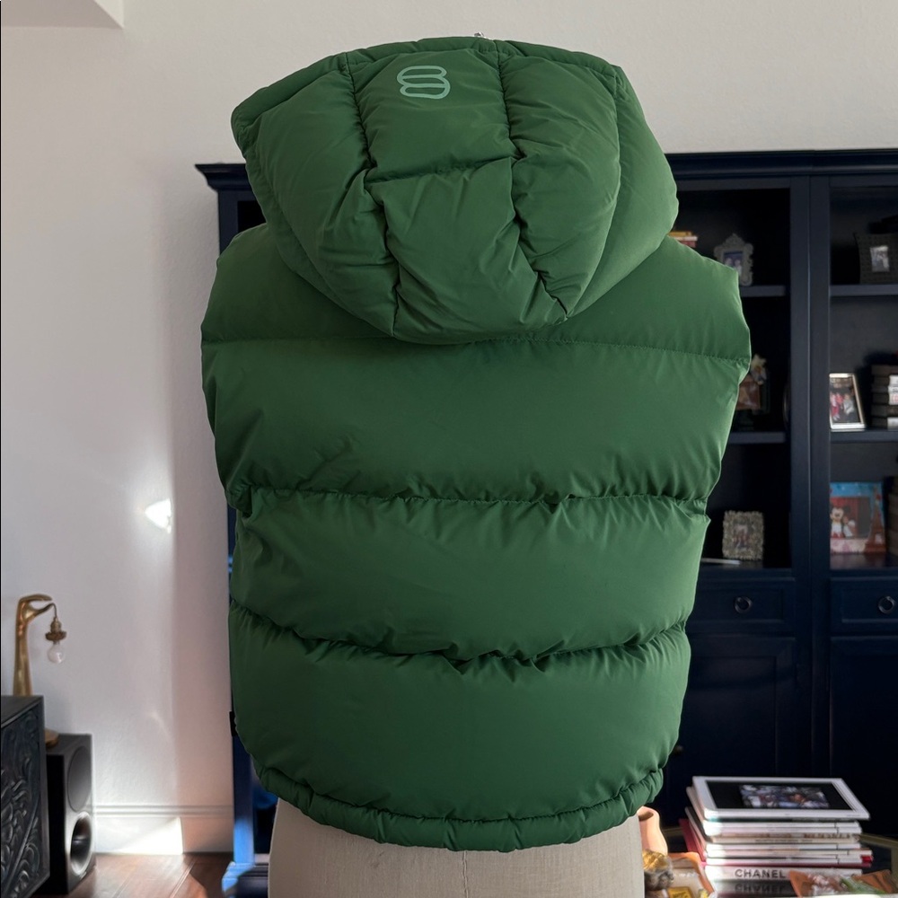 Aritzia The Super Puff Green Vest with Hood size XS - Picture 3 of 9
